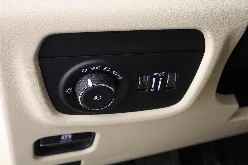 Used 2021 Jeep Grand Cherokee L Limited AWD/4WD image 24