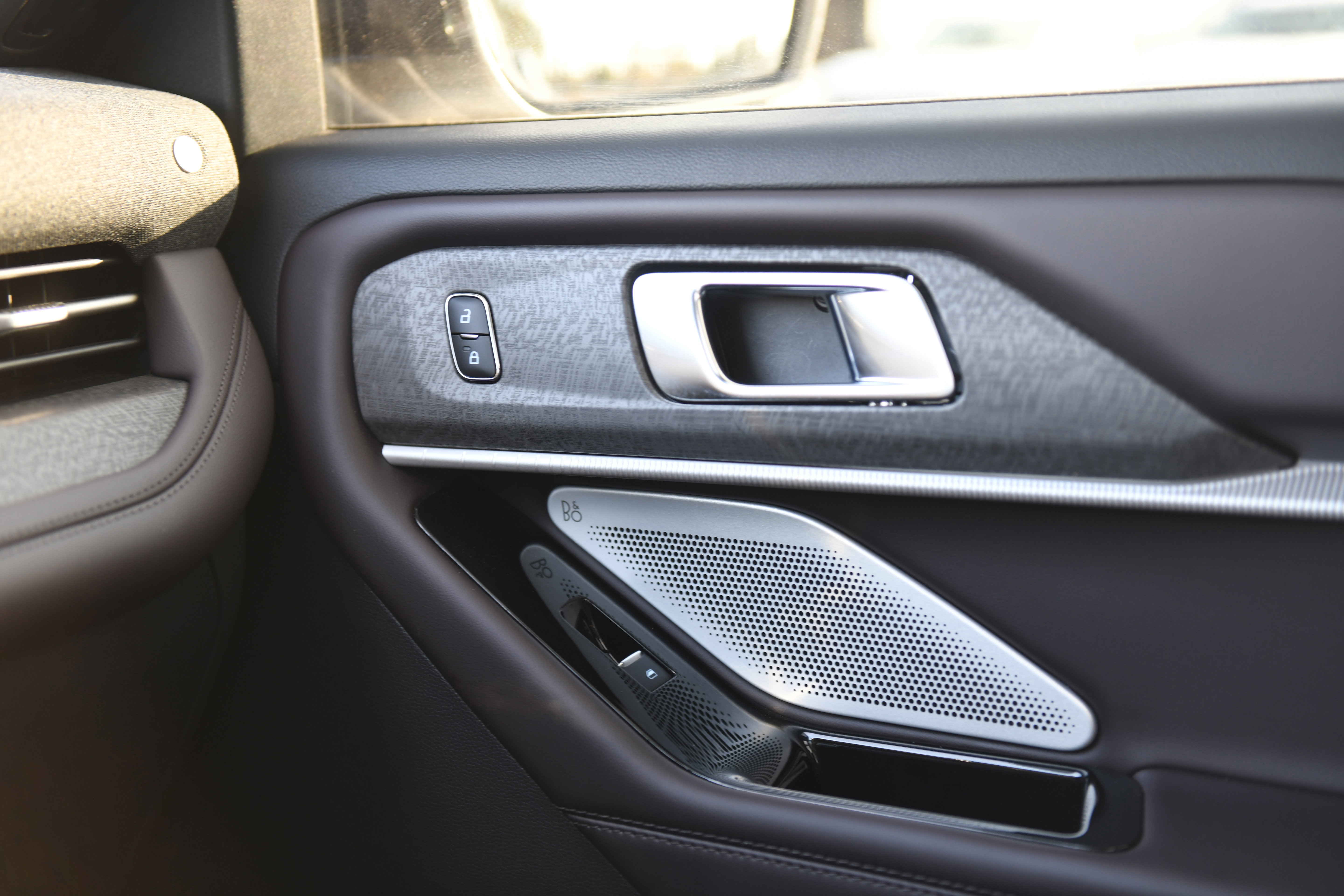 Used 2025 Ford Explorer Platinum image 36