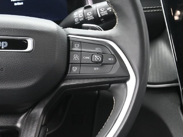 Used 2024 Jeep Grand Cherokee L Laredo AWD/4WD image 31