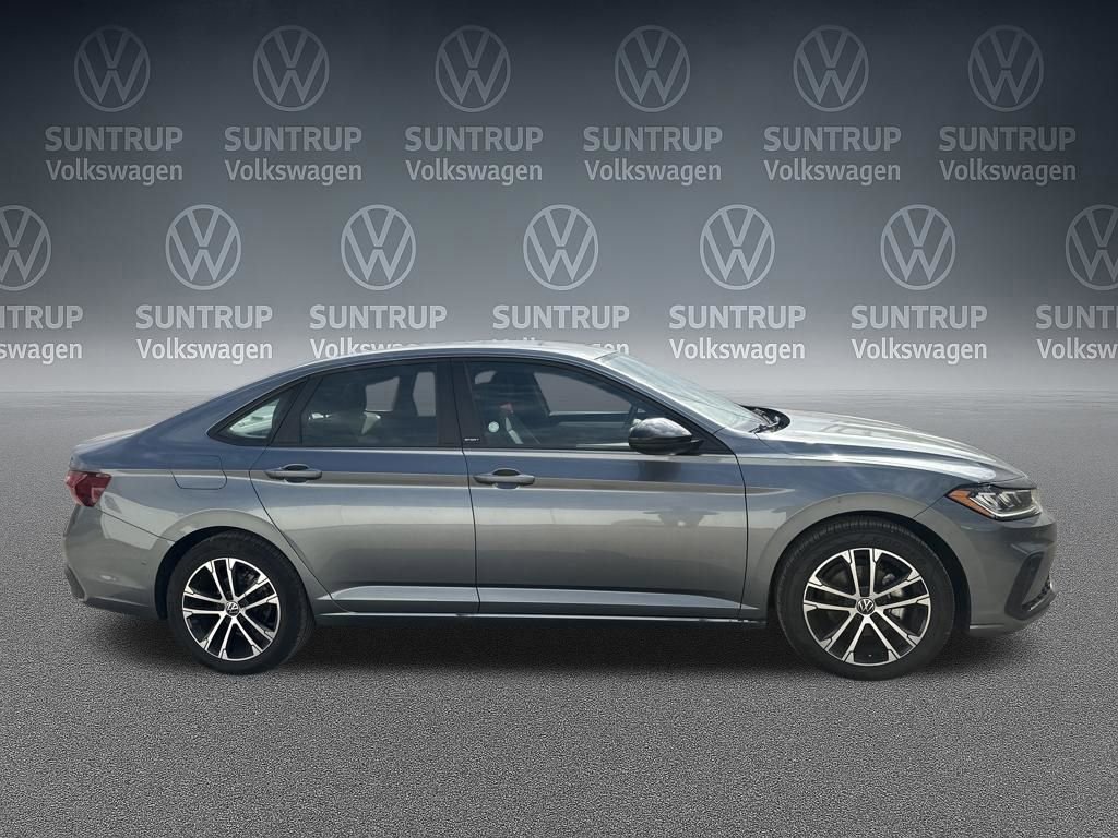 Used 2025 Volkswagen Jetta Sport FWD image 36