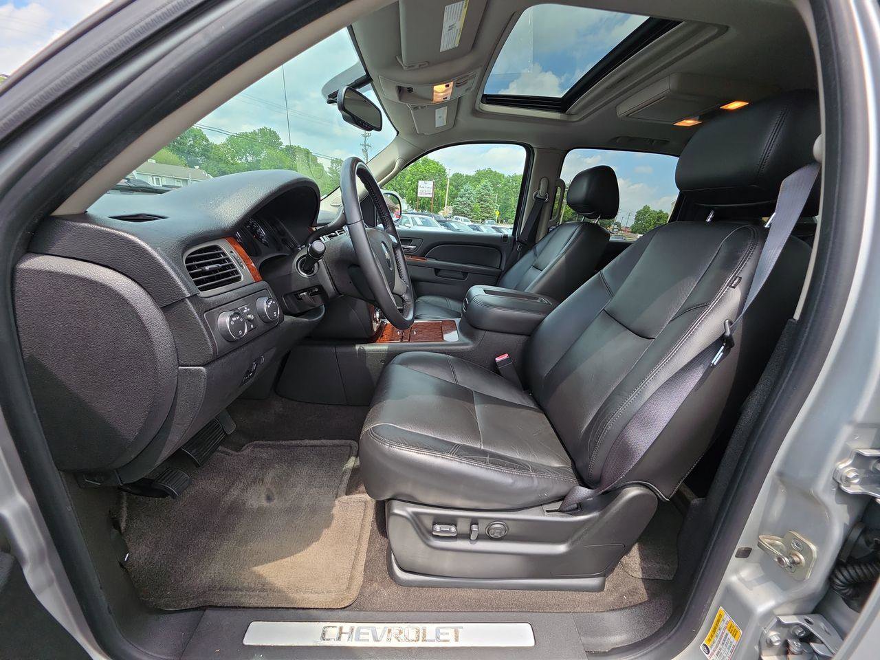 Used 2010 Chevrolet Avalanche LTZ AWD/4WD image 3