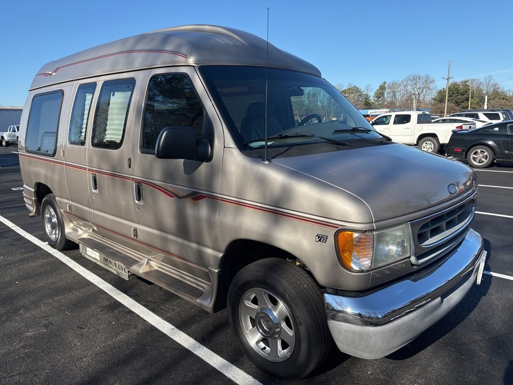 Used 2002 Ford E-150 and Econoline 150 image 1