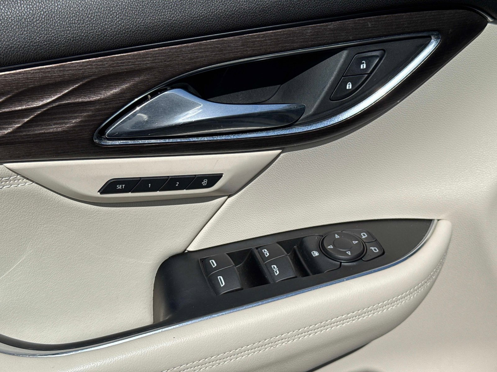 Used 2022 Buick Envision Avenir w/ Technology Package II image 20