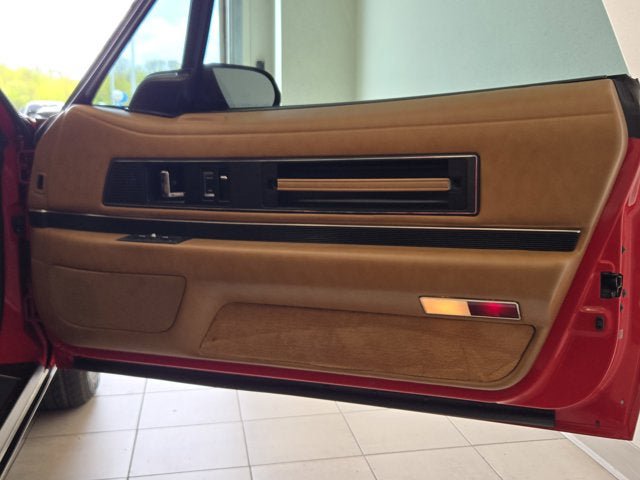 Used 1989 Buick Reatta Coupe FWD image 6