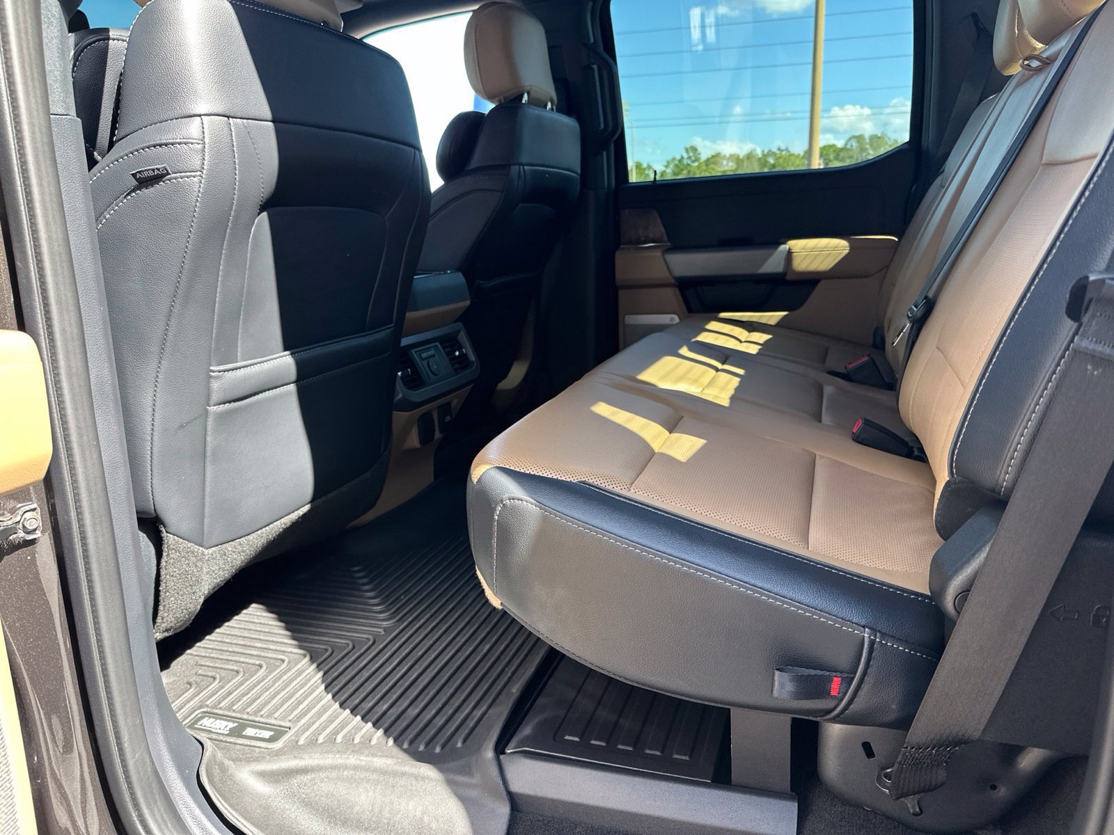 Used 2024 Ford F250 Lariat w/ Lariat Ultimate Package AWD/4WD image 19