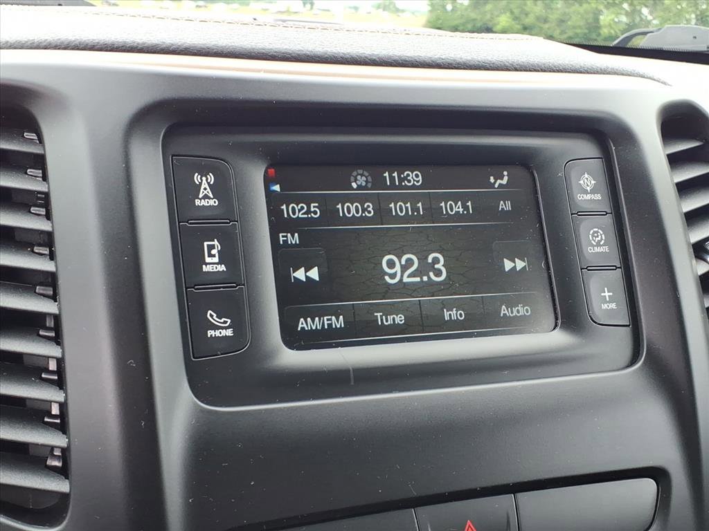 Used 2017 Jeep Cherokee Latitude FWD image 5