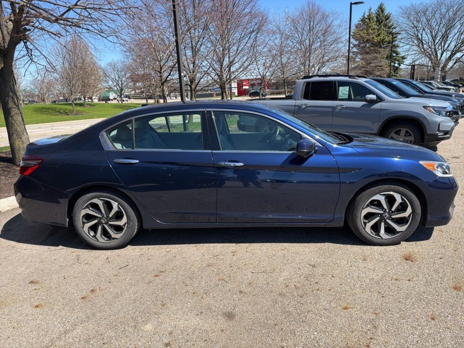 Used 2017 Honda Accord EX-L image 9
