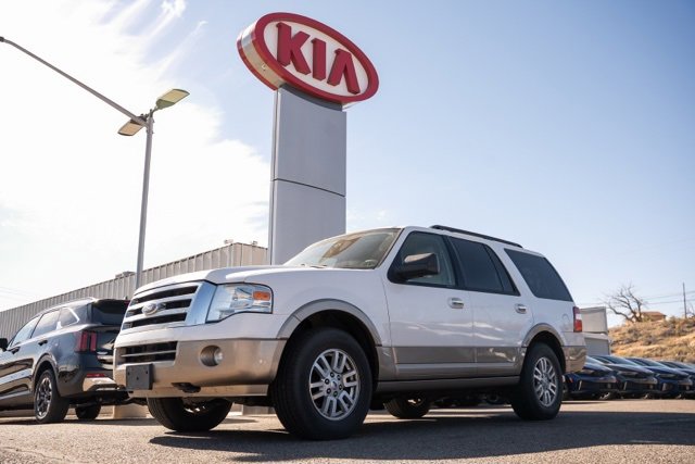 Used 2013 Ford Expedition XLT image 1
