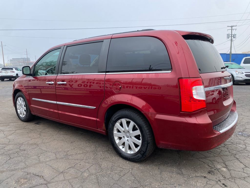 Used 2012 Chrysler Town & Country Touring-L w/ Driver Convenience Group FWD image 6