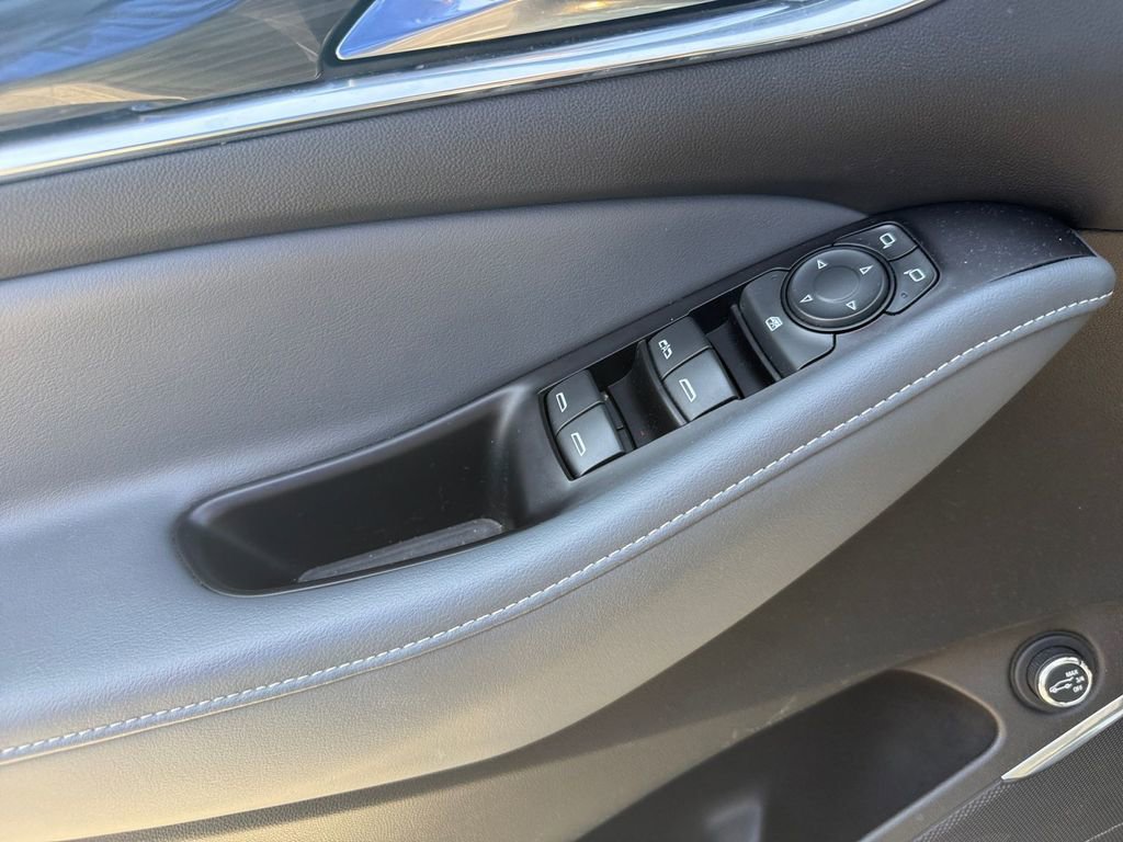 Used 2019 Buick Enclave Essence w/ LPO, Luxury Package image 20