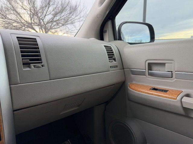 Used 2008 Chrysler Aspen Limited image 23