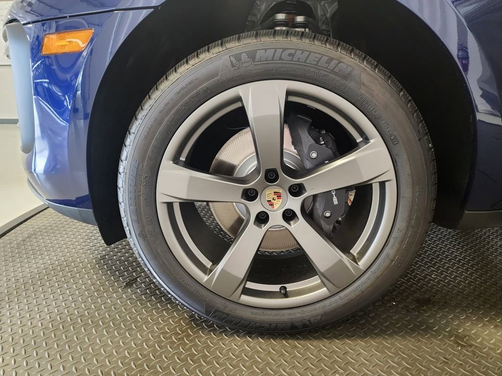 Certified 2025 Porsche Macan image 26