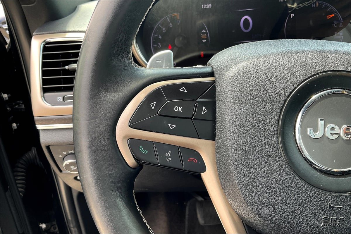 Used 2017 Jeep Grand Cherokee Limited AWD/4WD image 17