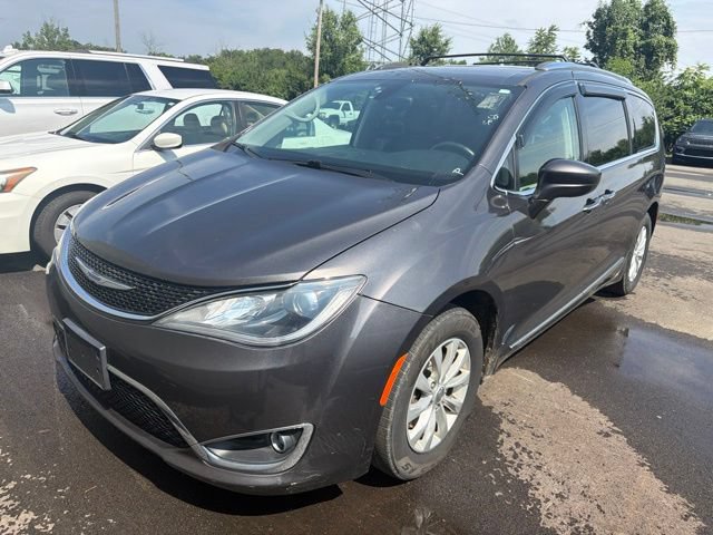 Used 2019 Chrysler Pacifica Touring-L FWD image 1