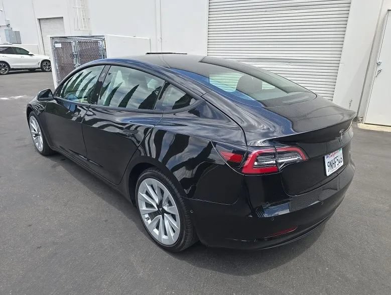 Used 2022 Tesla Model 3 Standard Range RWD image 2