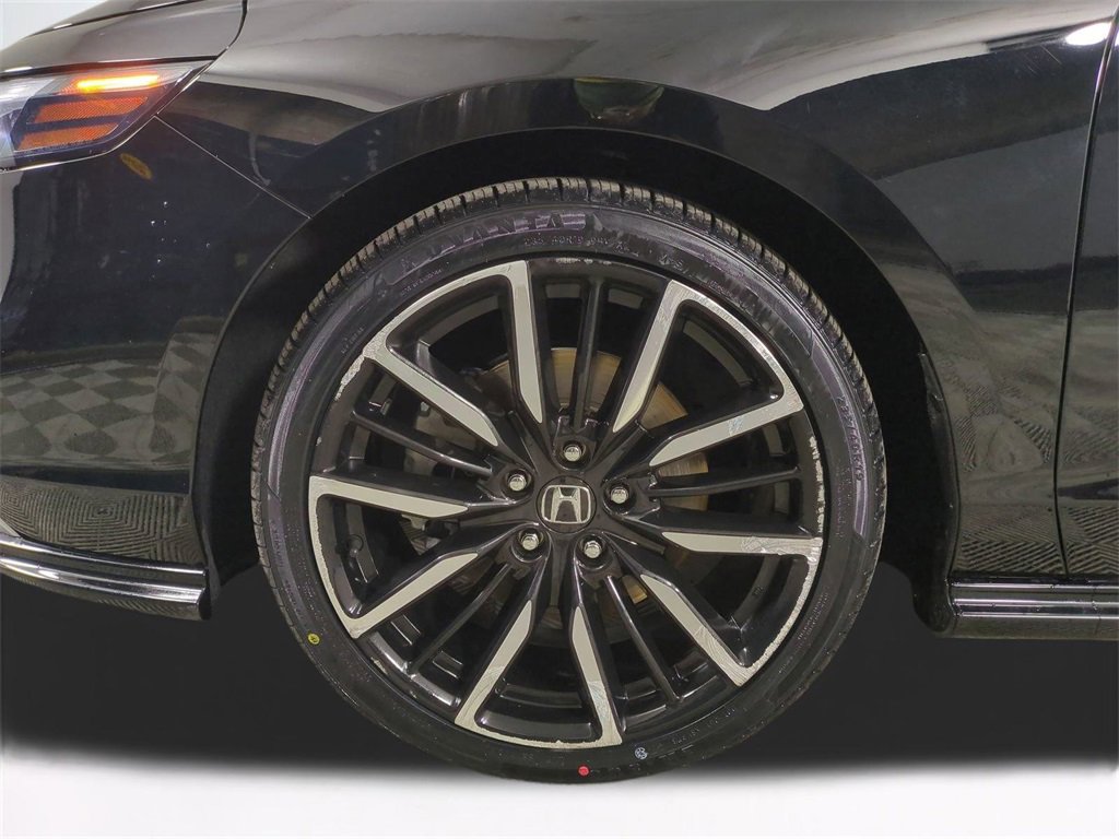 Used 2023 Honda Accord Touring image 11