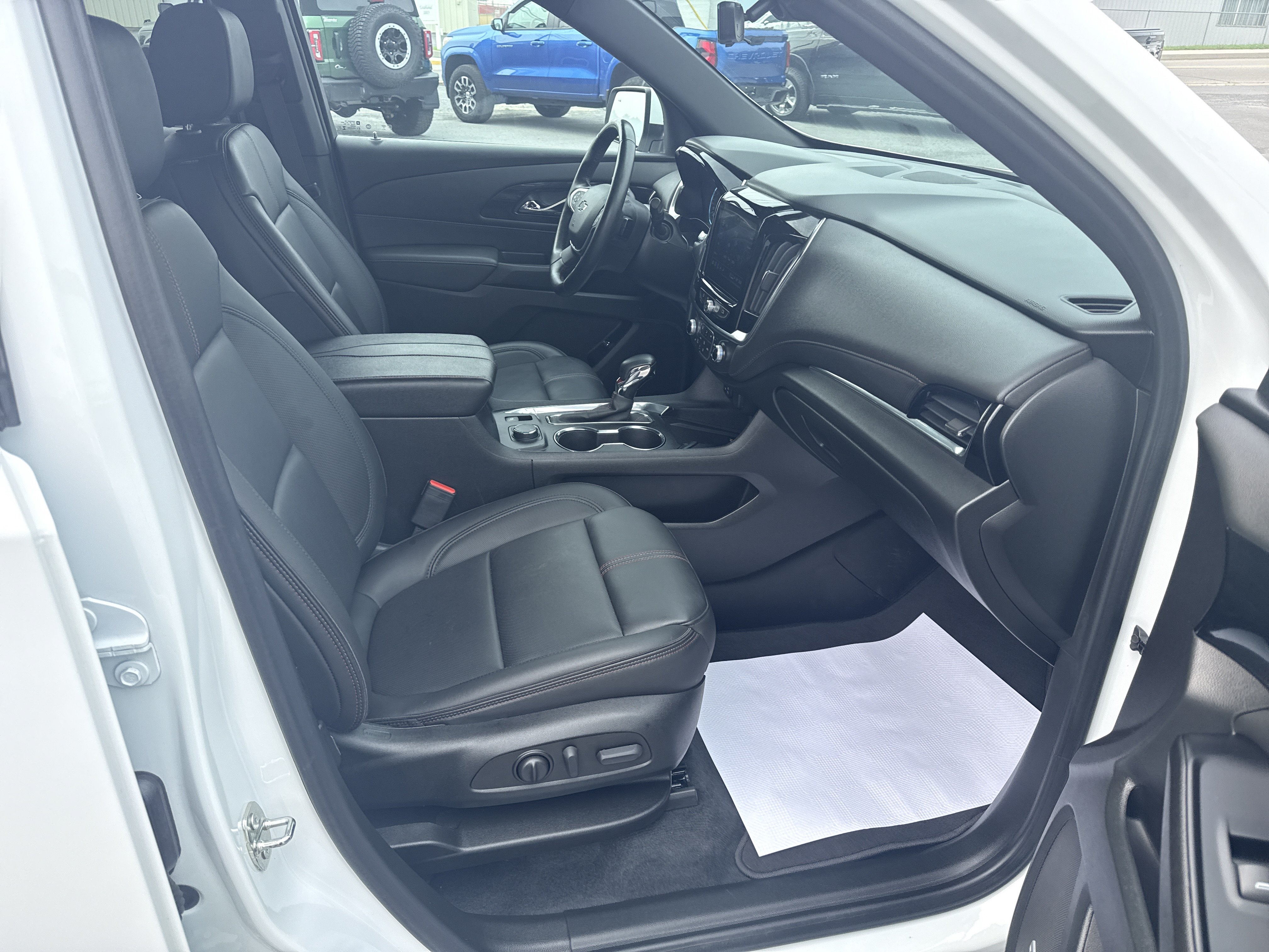 Used 2023 Chevrolet Traverse RS AWD/4WD image 8