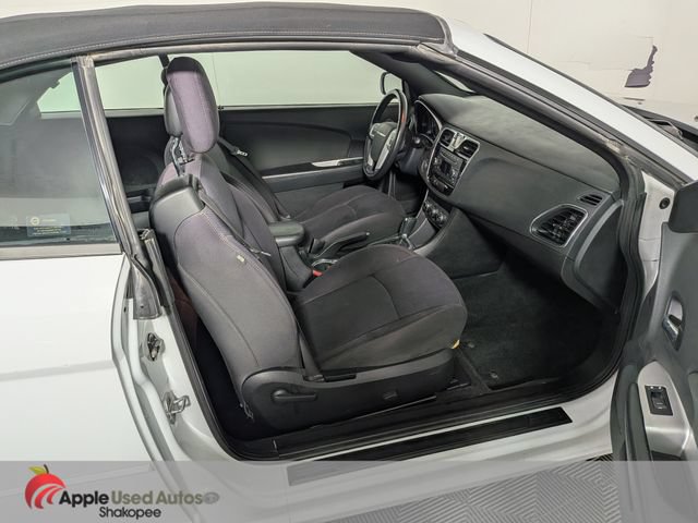 Used 2012 Chrysler 200 Touring FWD image 28