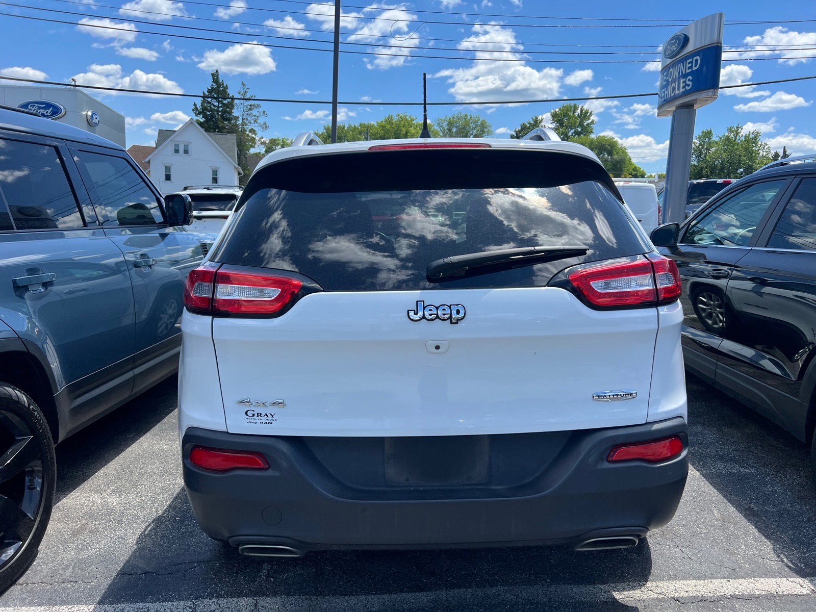 Used 2016 Jeep Cherokee Latitude w/ Cold Weather Group AWD/4WD image 5