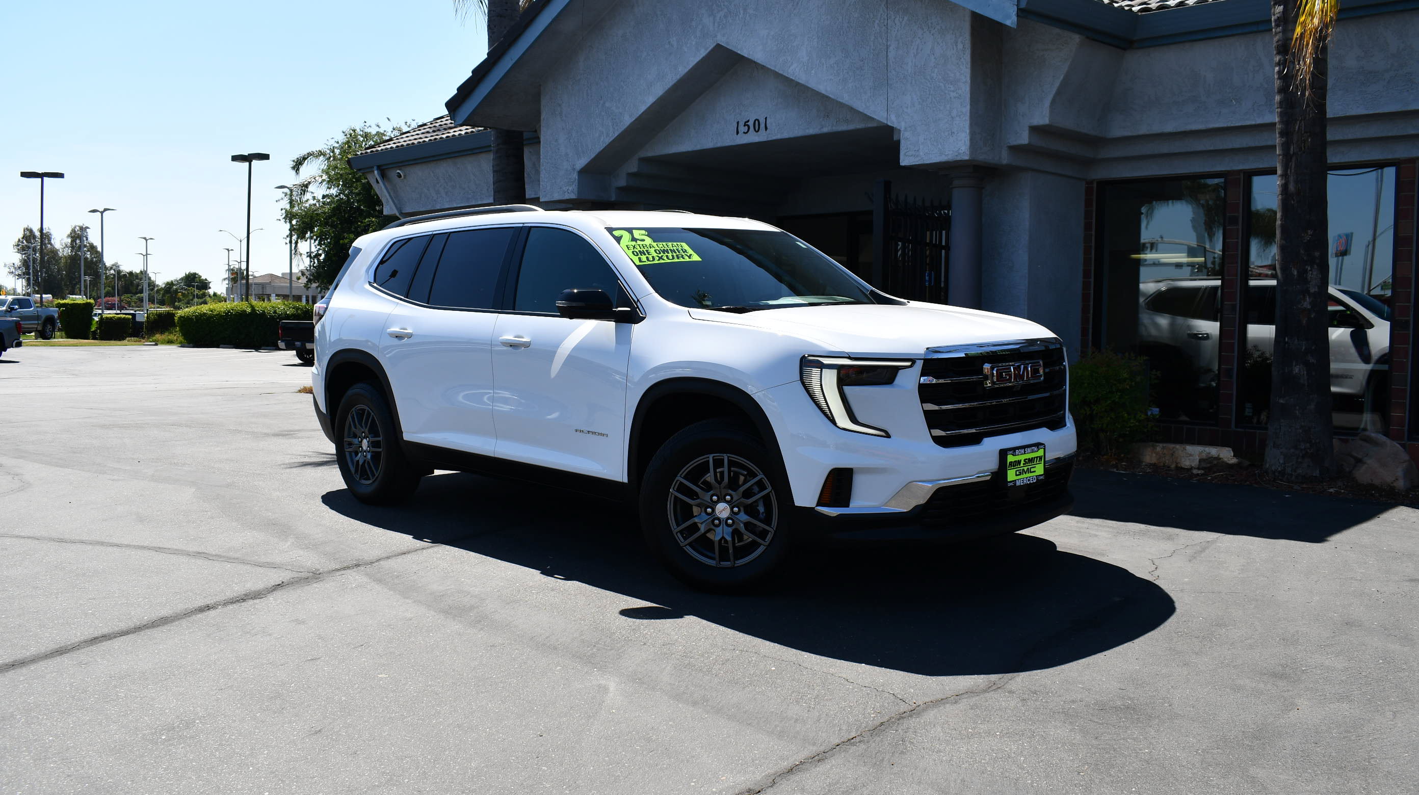 Used 2025 GMC Acadia Elevation AWD/4WD image 2