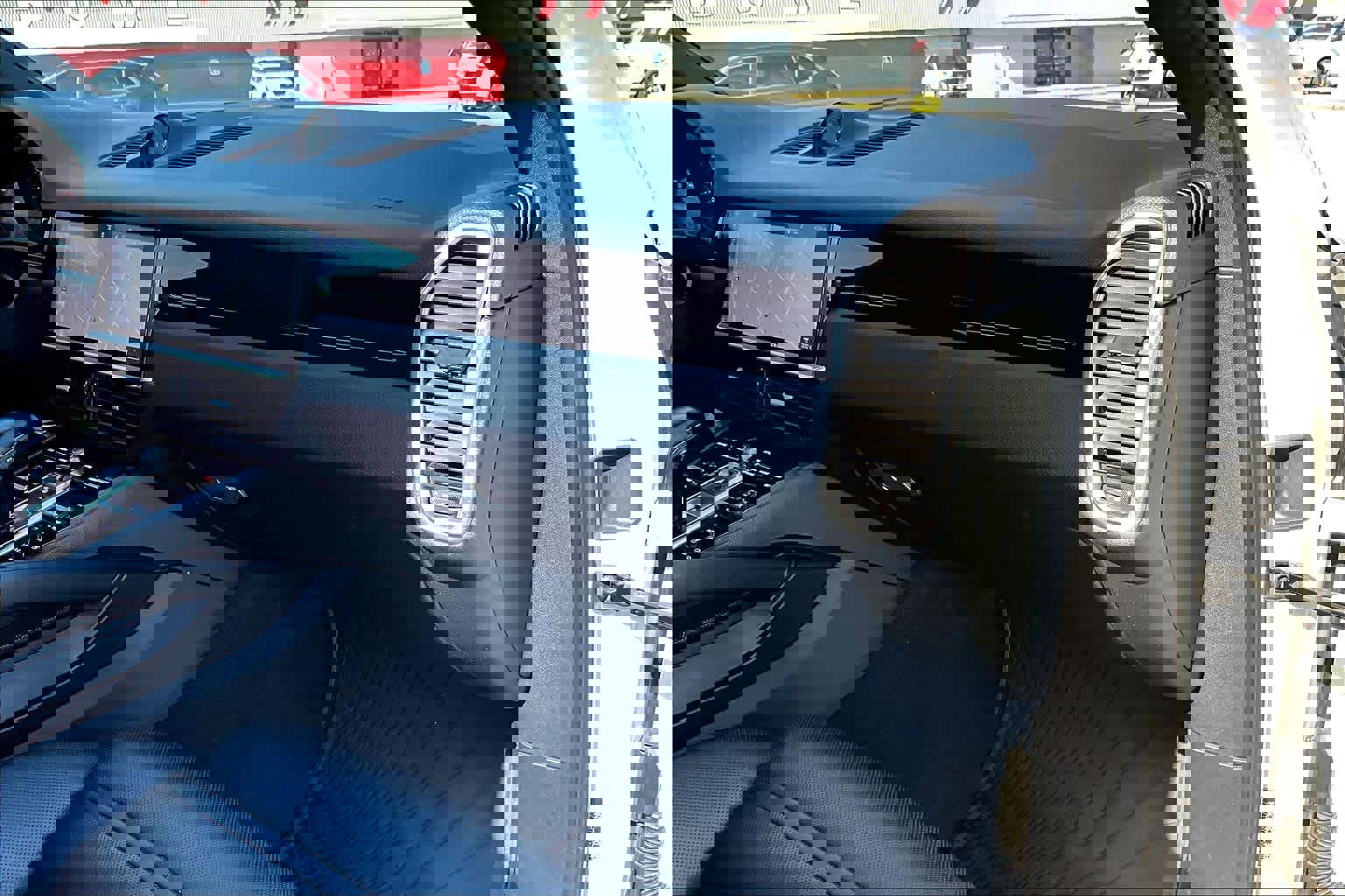 Used 2019 Porsche Cayenne image 19