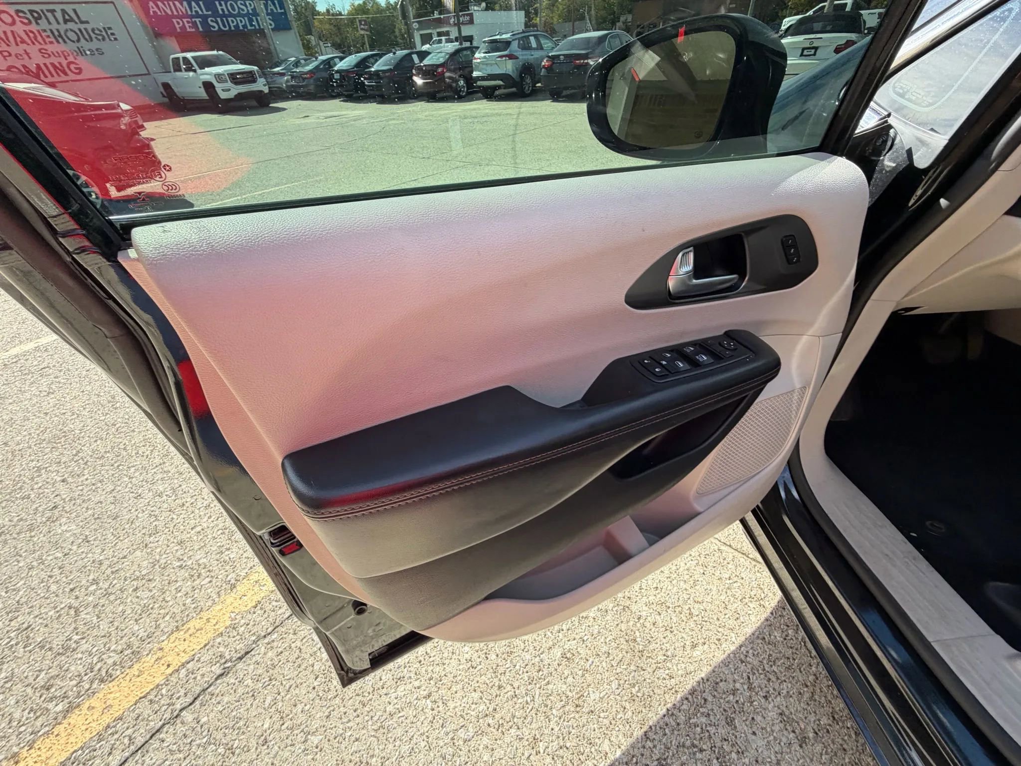 Used 2020 Chrysler Pacifica Touring-L image 20