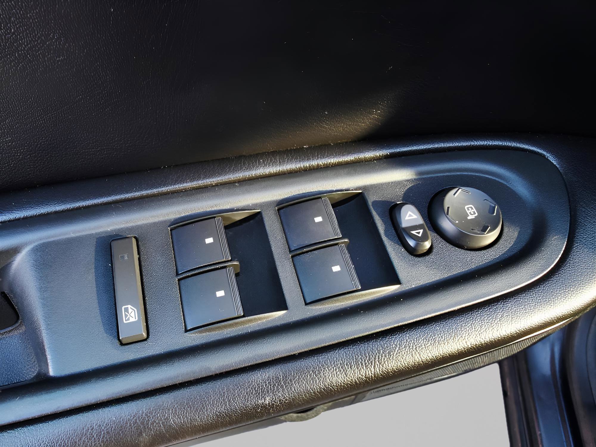 Used 2015 Chevrolet Traverse LT image 22