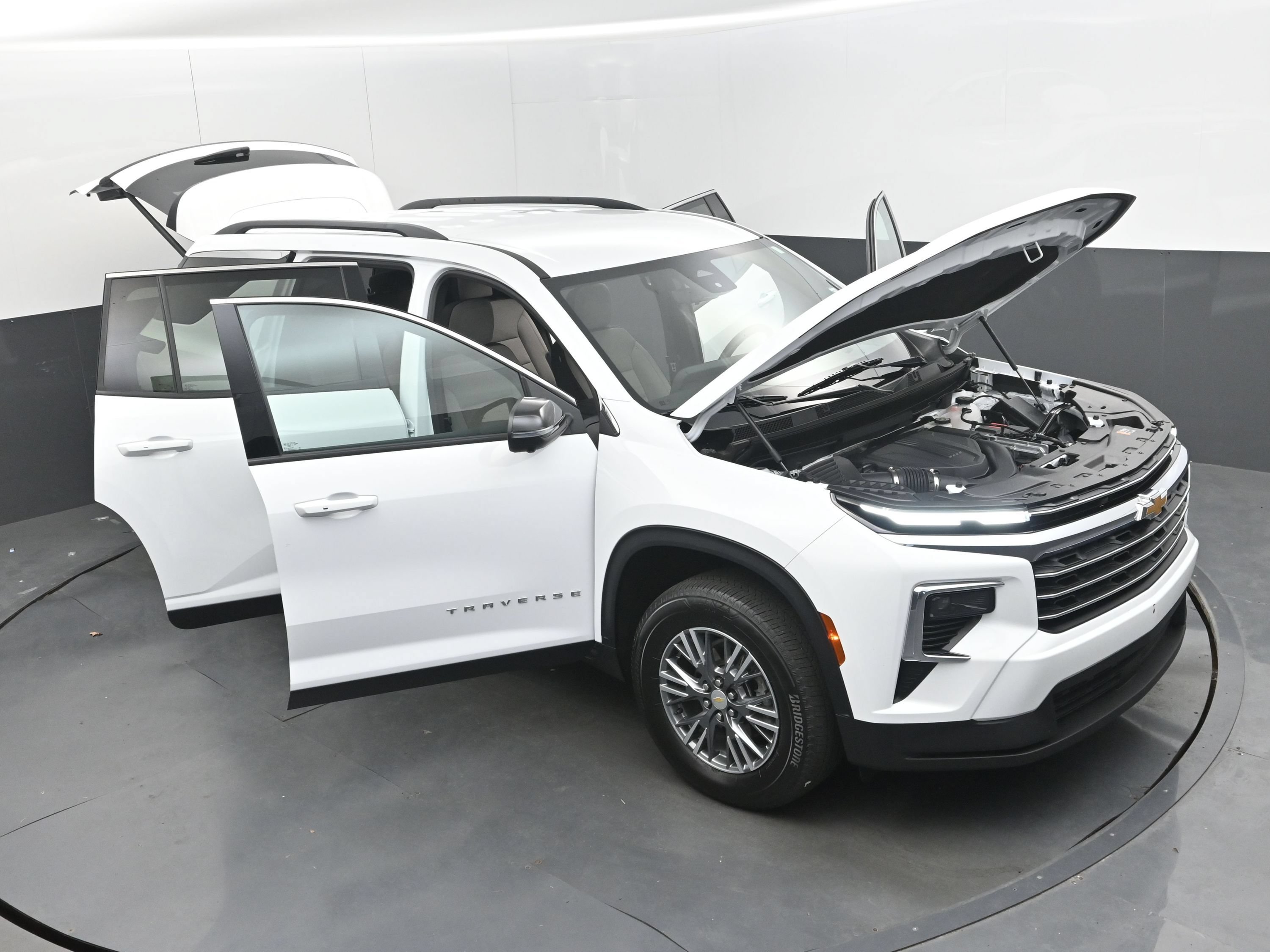 Used 2026 Chevrolet Traverse LT w/ Driver Confidence Package FWD image 39