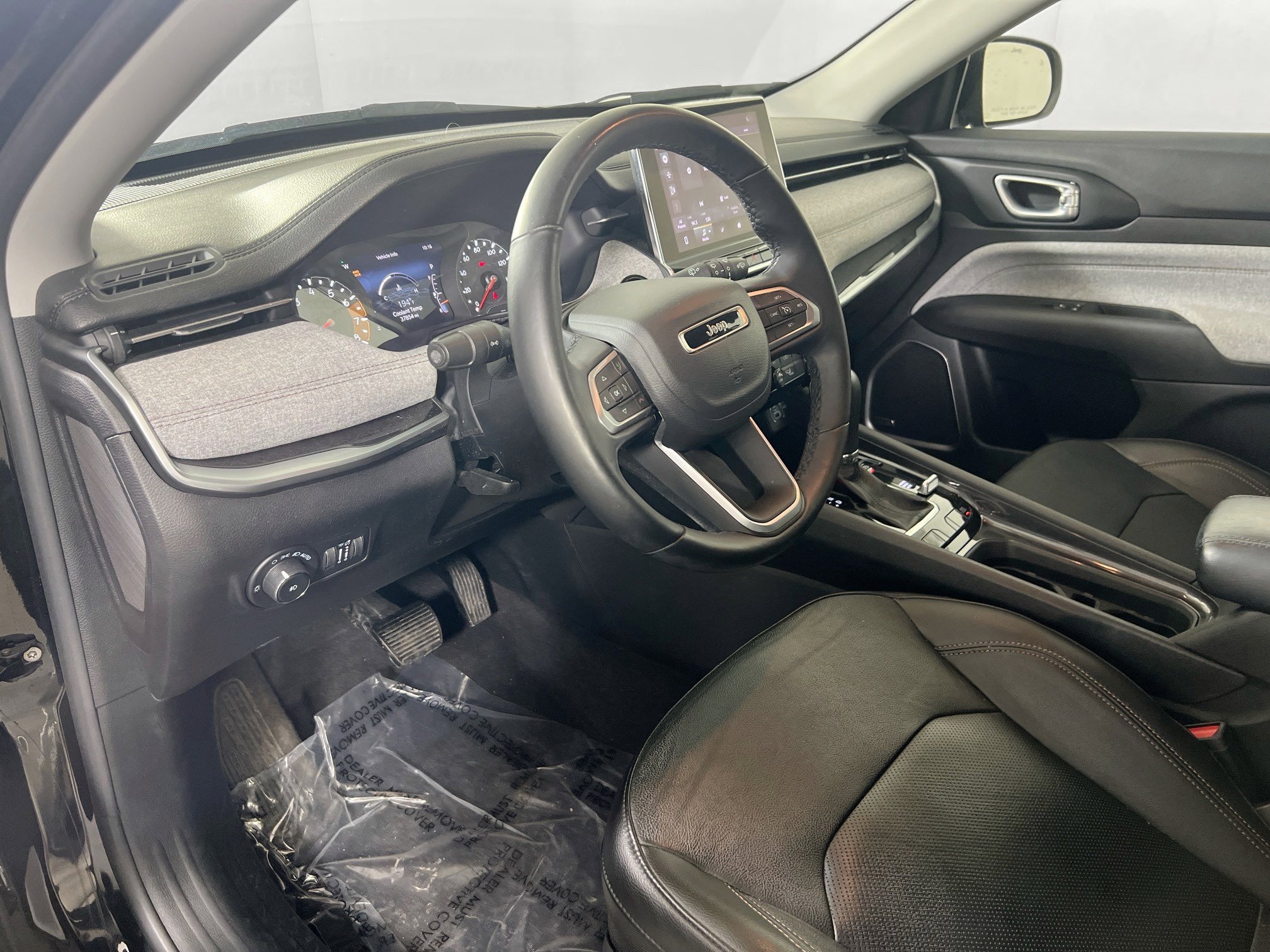 Used 2022 Jeep Compass Latitude w/ Sun and Sound Group image 9