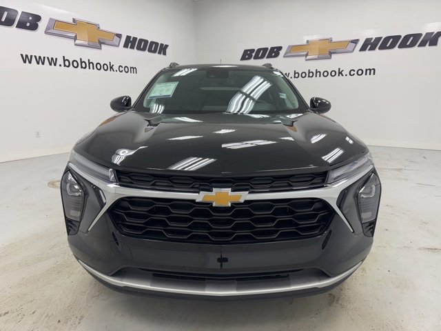 Used 2024 Chevrolet Trax LT image 2