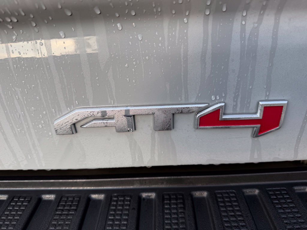 Used 2024 GMC Sierra 1500 AT4 w/ Technology Package AWD/4WD image 5