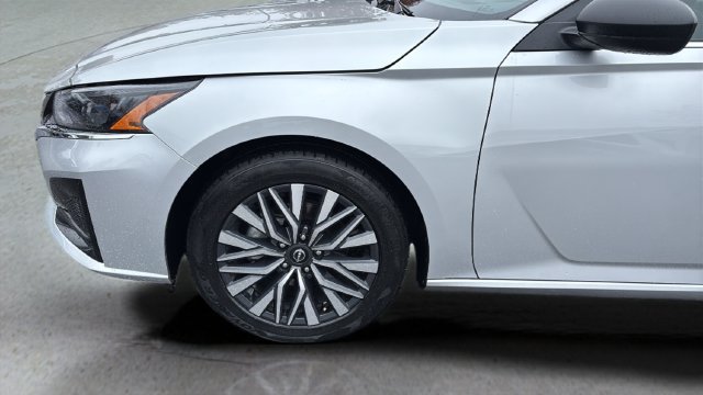 Used 2024 Nissan Altima 2.5 SV FWD image 33
