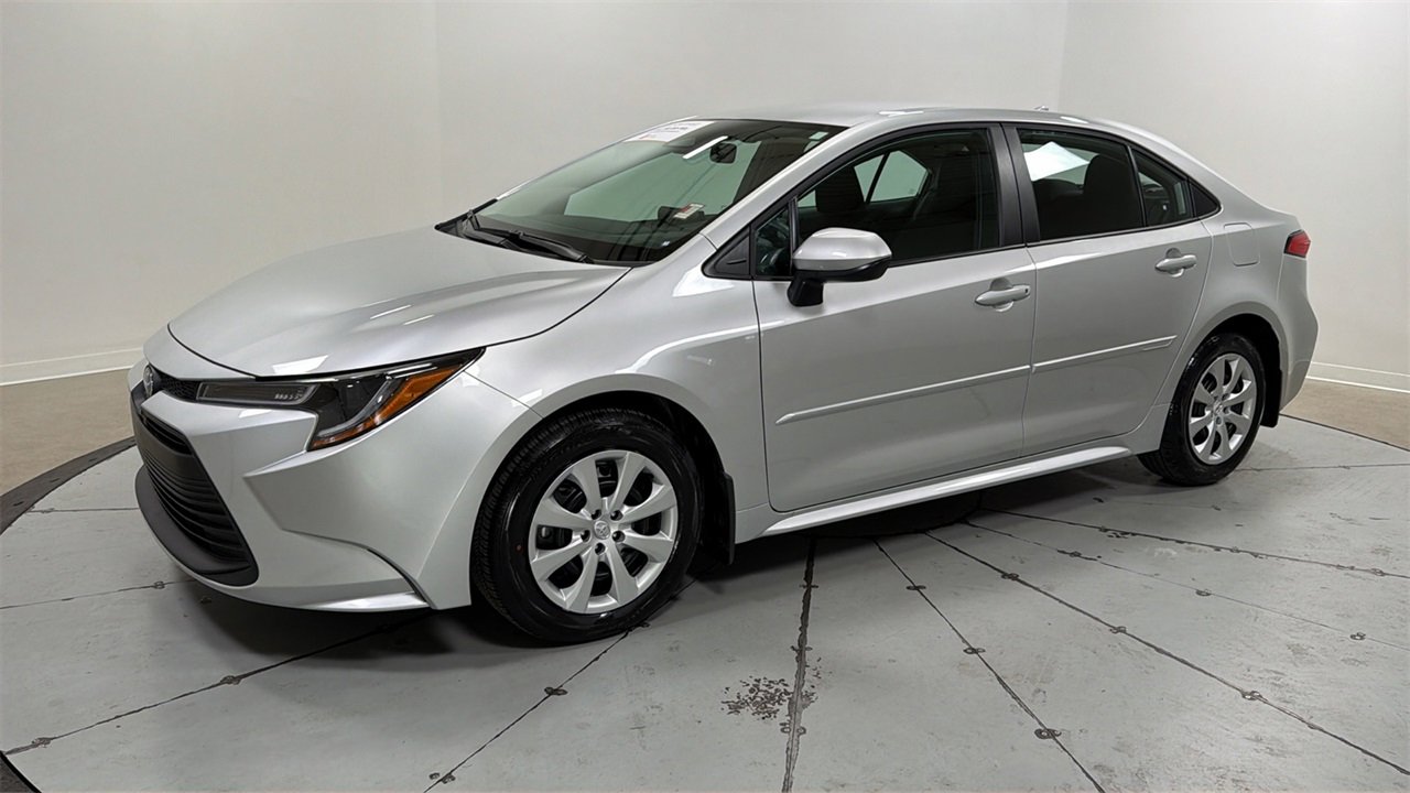 Certified 2025 Toyota Corolla LE image 1