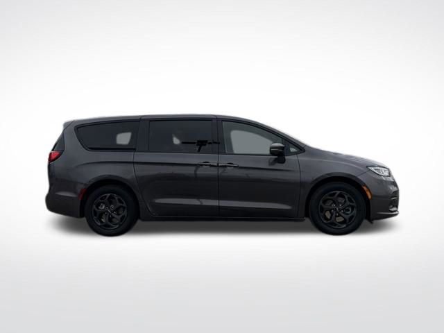 Used 2022 Chrysler Pacifica Limited w/ Uconnect Theater Family Group FWD image 19