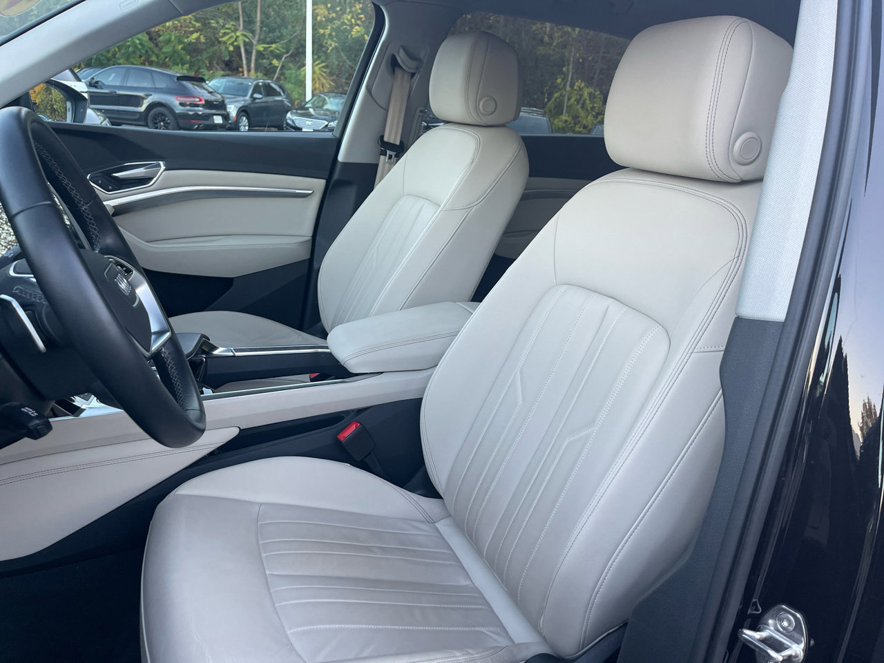 Used 2023 Audi e-tron Premium w/ Convenience Plus Package image 13