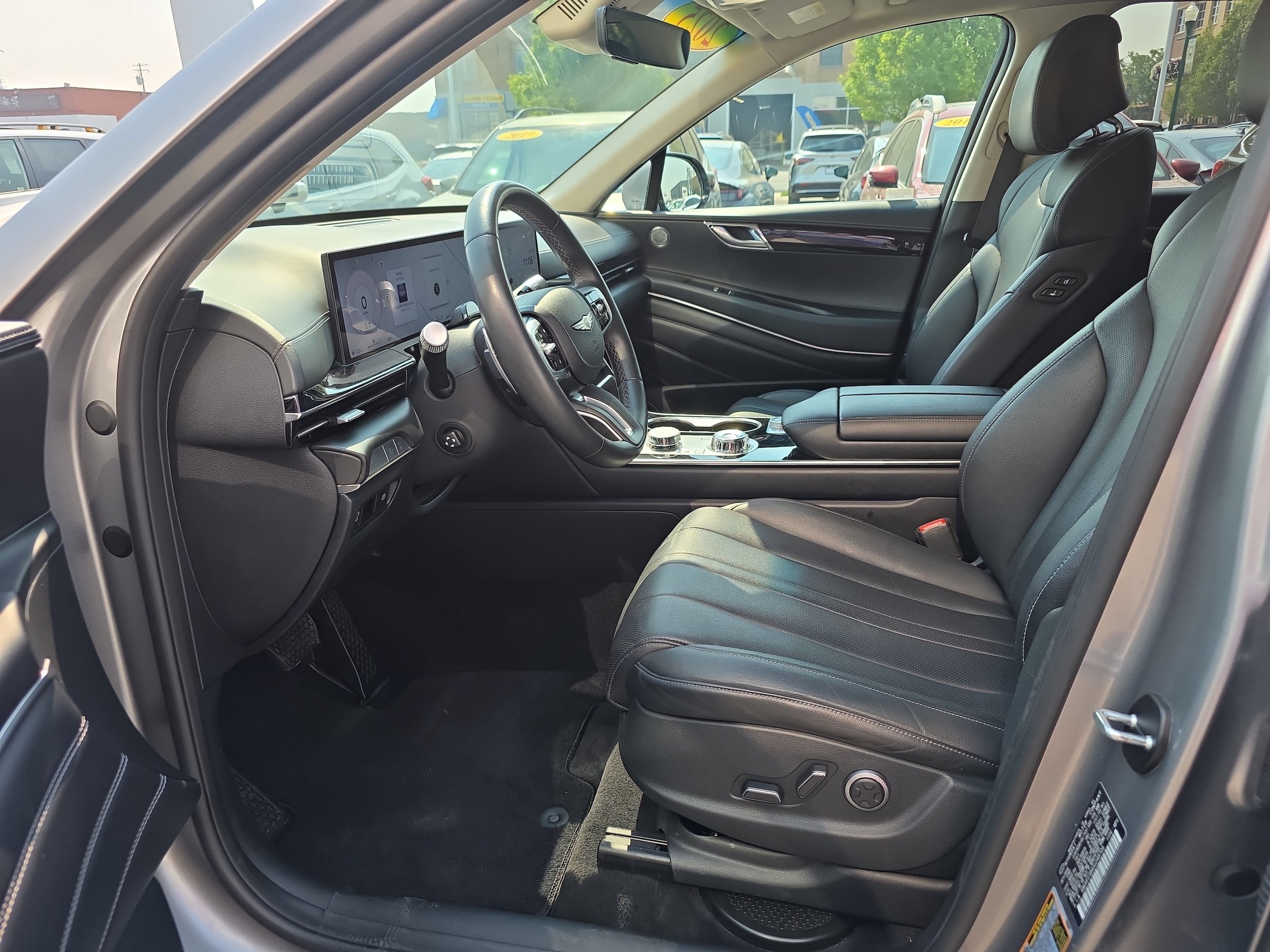 Used 2025 Genesis GV80 2.5T Standard AWD/4WD image 2