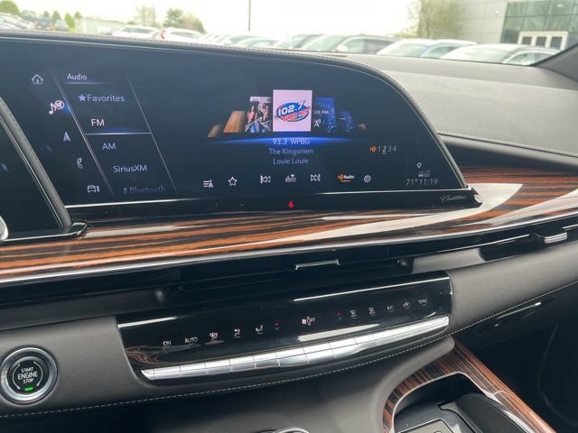Used 2023 Cadillac Escalade Premium Luxury AWD/4WD image 18