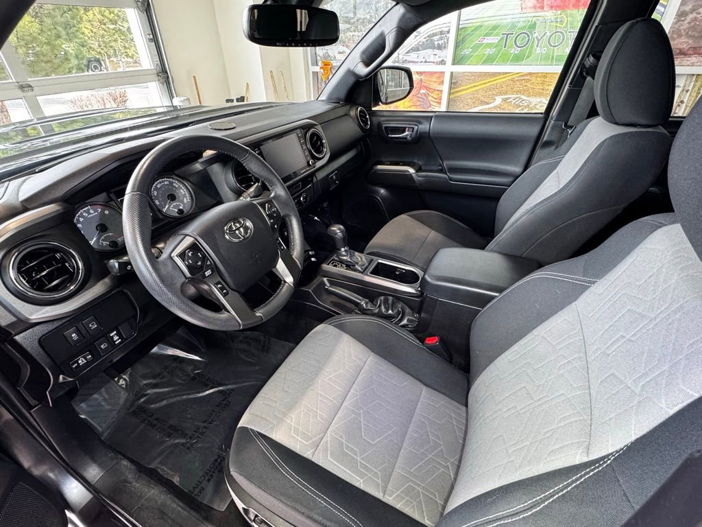 Used 2023 Toyota Tacoma TRD Sport w/ Advanced Technology Package image 18