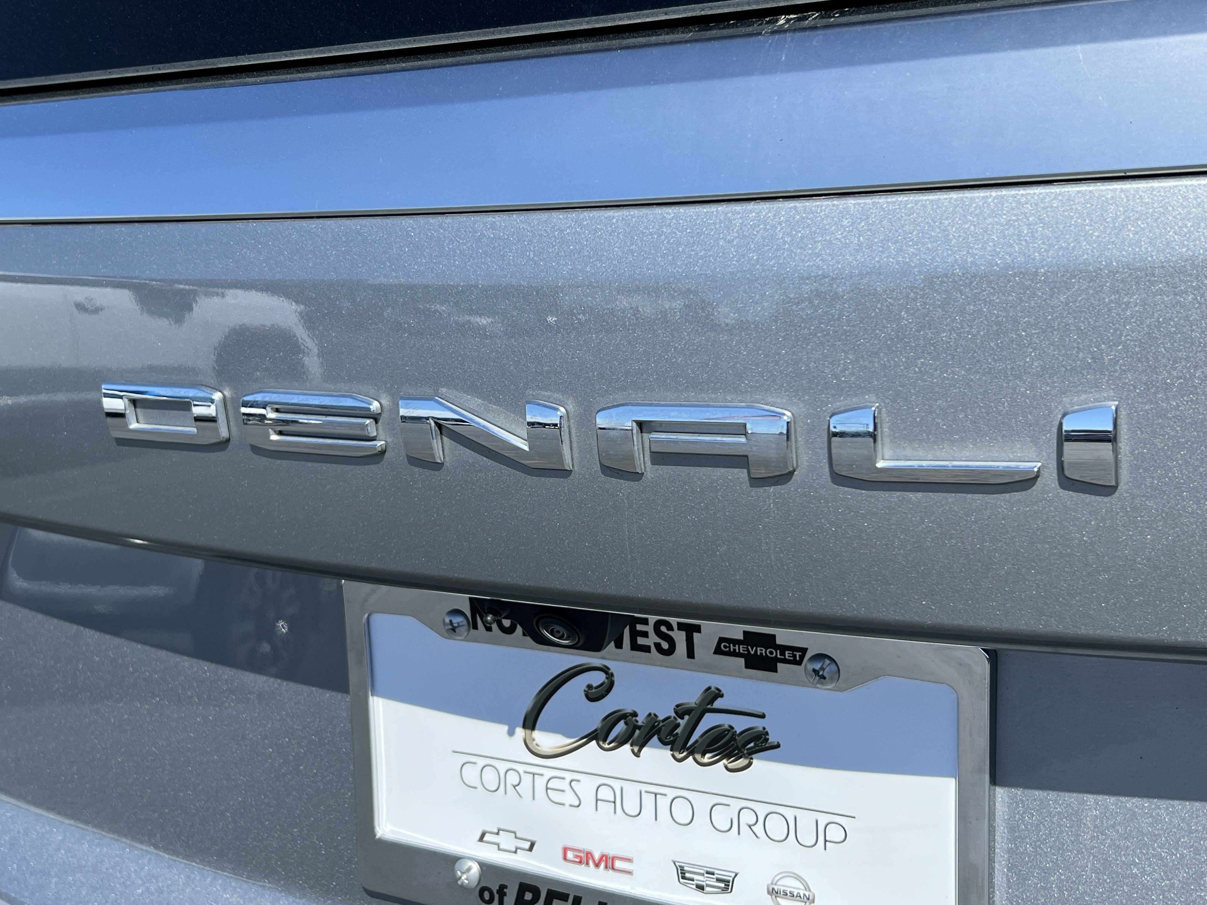 Used 2025 GMC Yukon XL Denali image 10