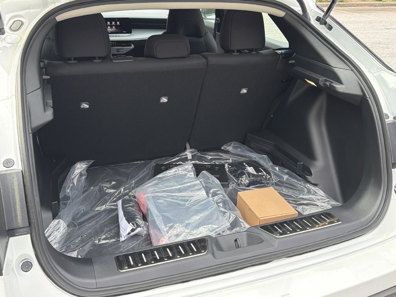 New 2026 Nissan Leaf w/ Illuminated Package FWD image 26