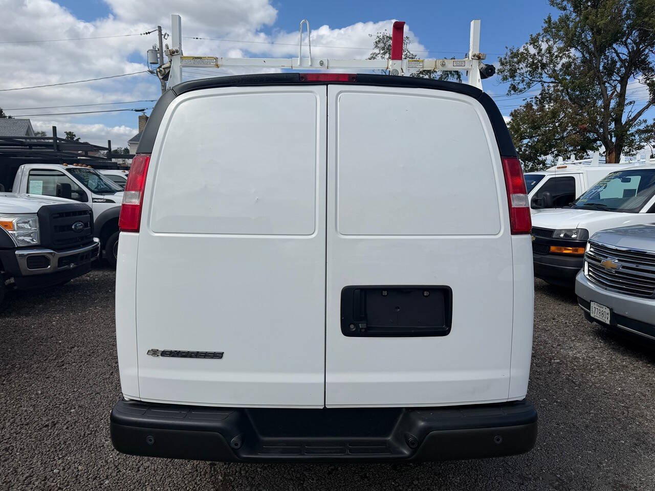 Used 2020 Chevrolet Express 2500 w/ Driver Convenience Package RWD image 4