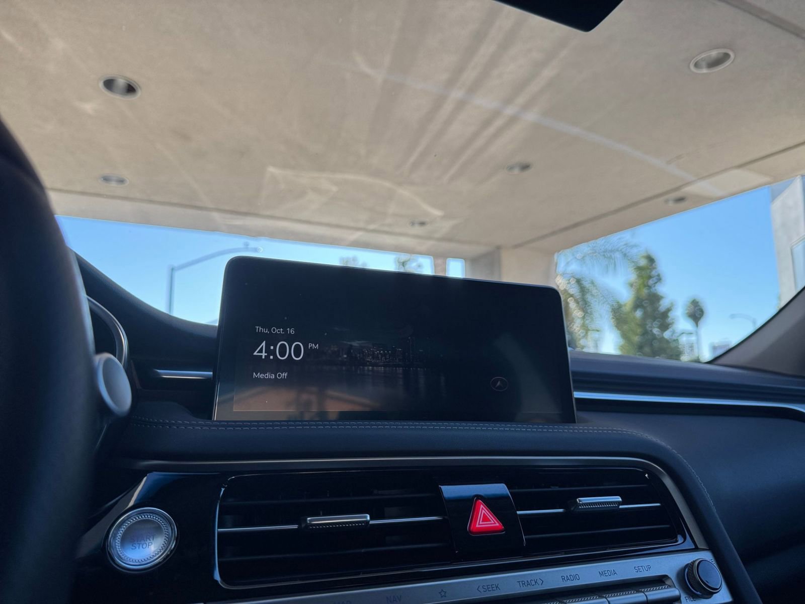 Used 2025 Genesis G70 2.5T image 18