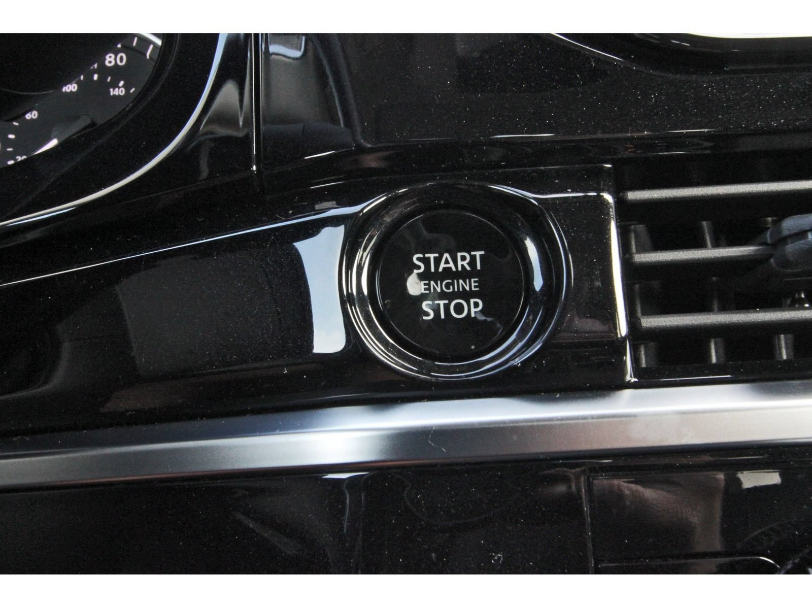 Certified 2025 Nissan Pathfinder SV w/ SV Premium Package FWD image 28