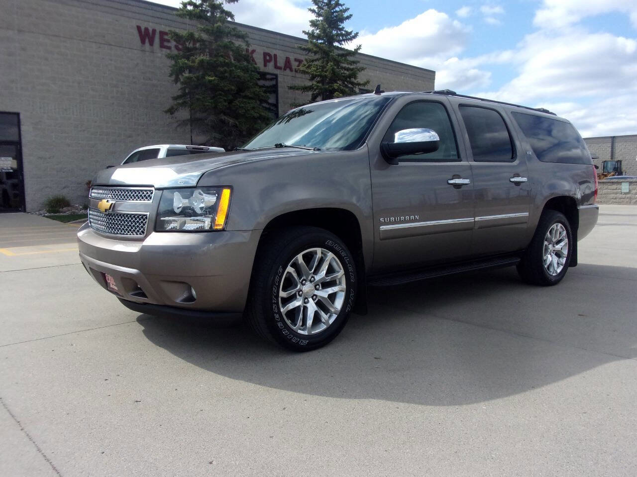 Used 2013 Chevrolet Suburban LTZ AWD/4WD image 2
