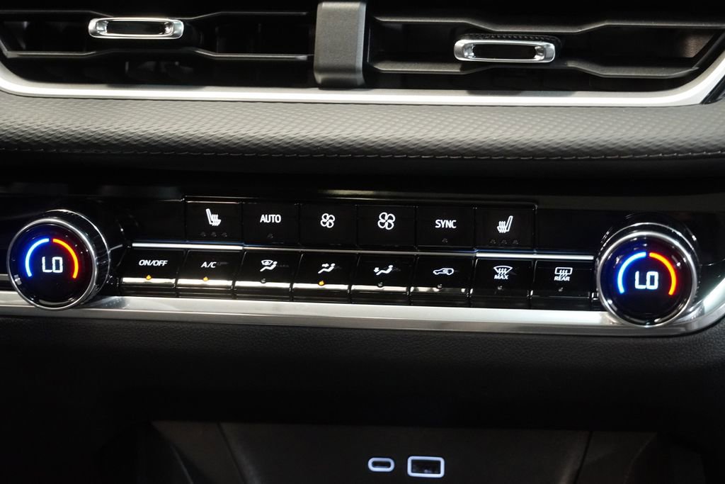 New 2026 Chevrolet Equinox LT w/ Convenience Package II FWD image 22