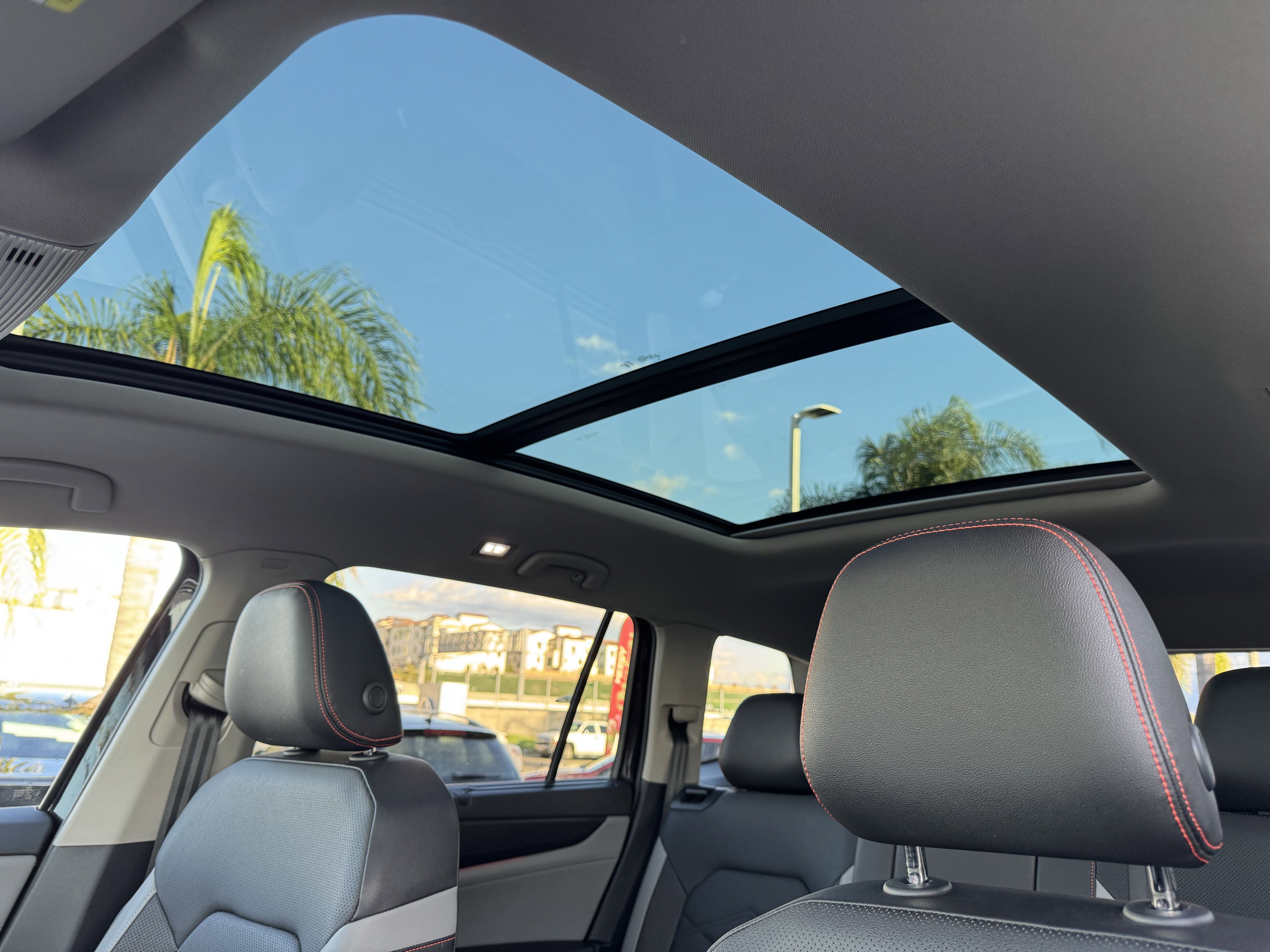 Certified 2025 Volkswagen Atlas Peak Edition SE AWD/4WD image 32