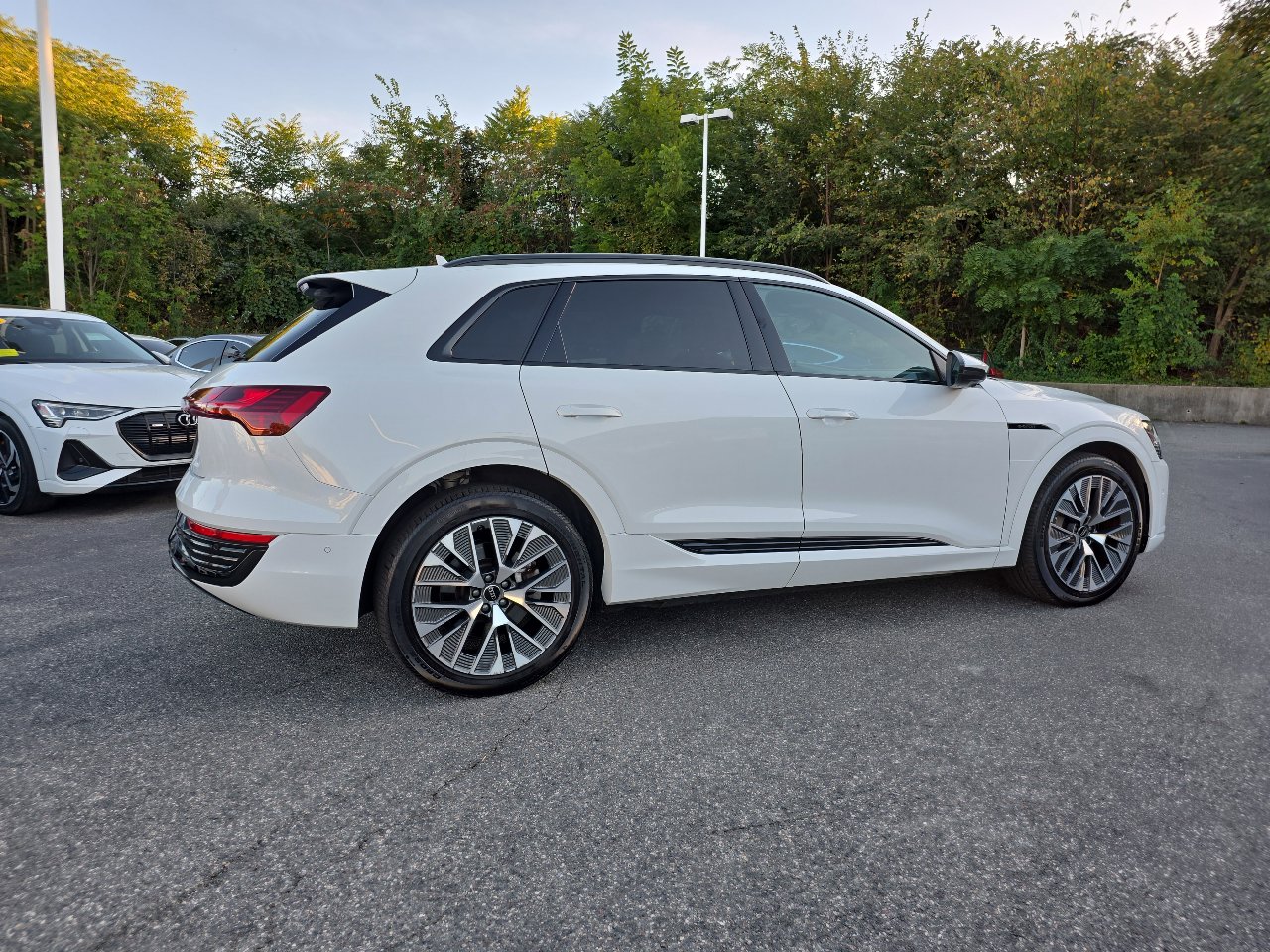 Used 2024 Audi Q8 e-tron Premium Plus w/ Premium Plus Package image 26