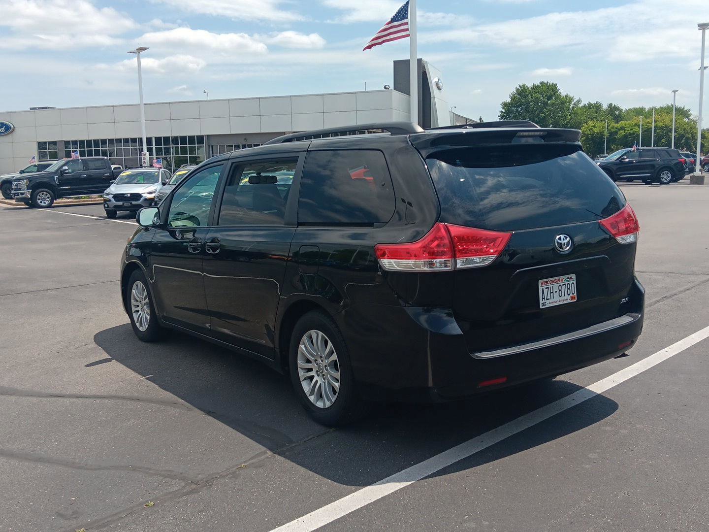 Used 2012 Toyota Sienna XLE FWD image 7