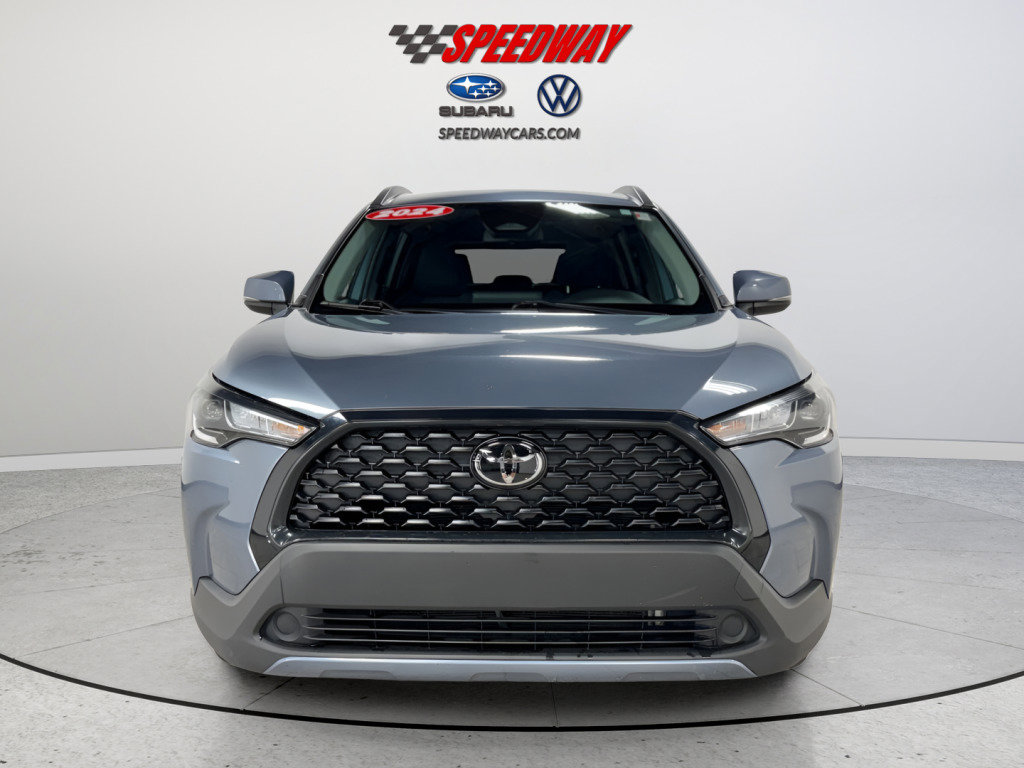 Used 2024 Toyota Corolla Cross LE image 2