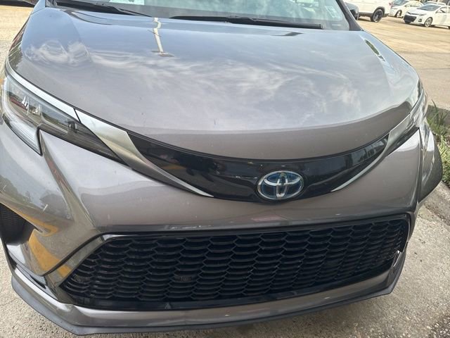Used 2022 Toyota Sienna XSE FWD image 11